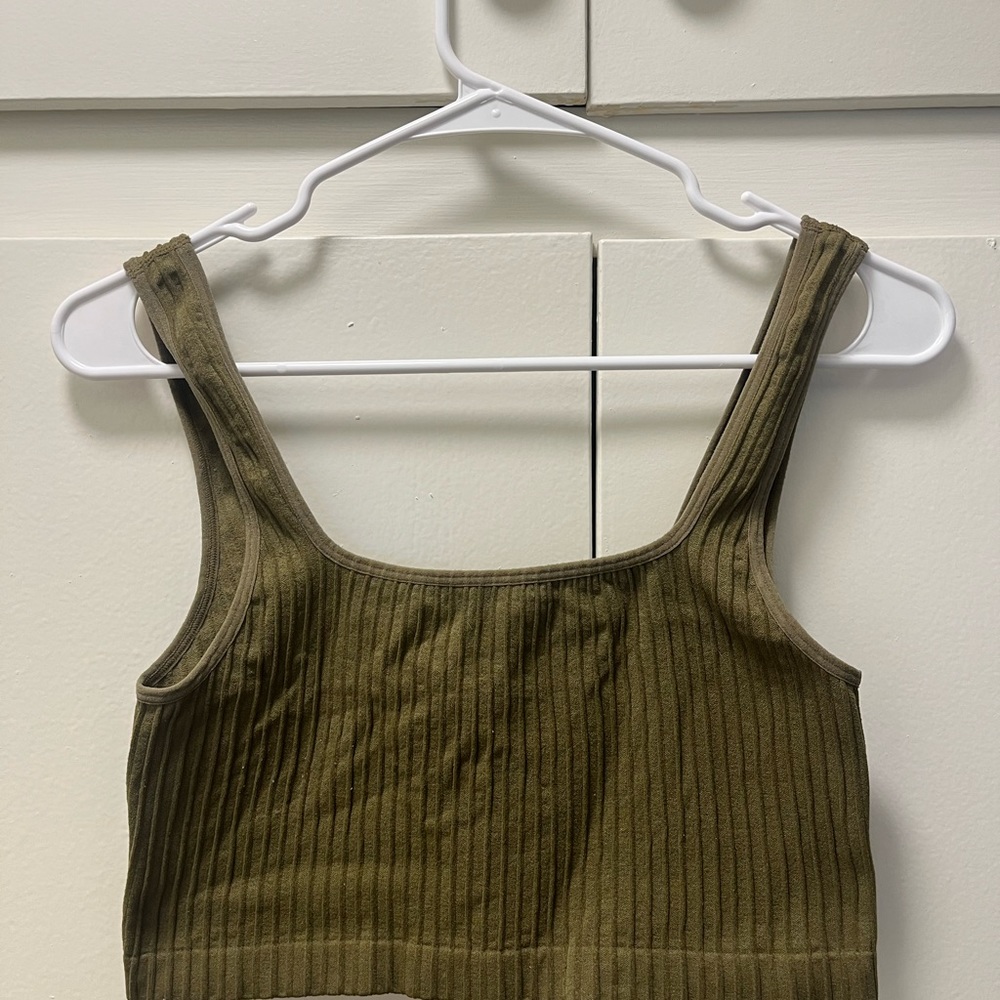 Cropped Ribbed Army Green Tank - Picture 2 of 2